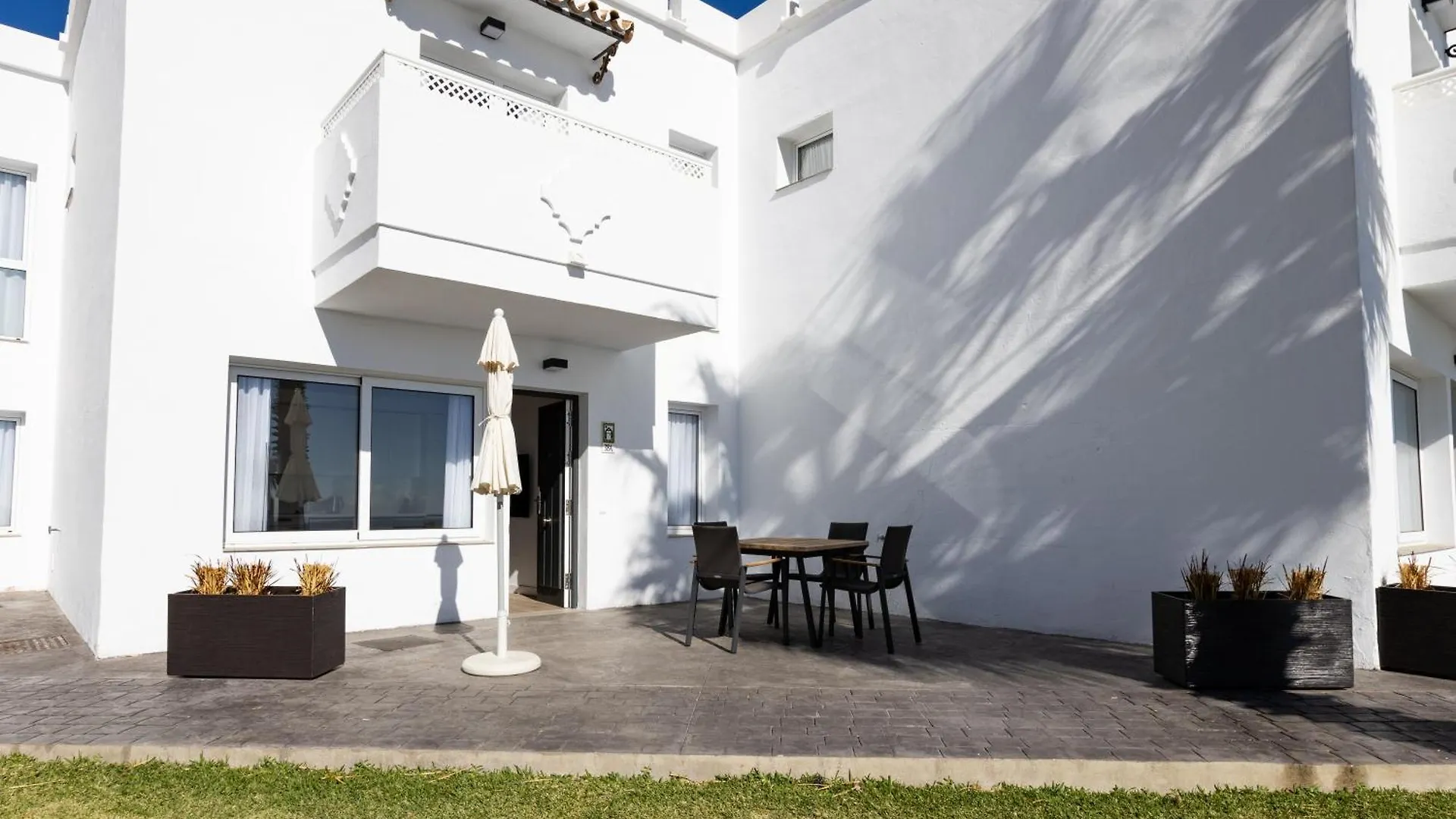 아파트호텔 Ramada Hotel & Suites By Wyndham Costa Del Sol 푸엔히롤라
