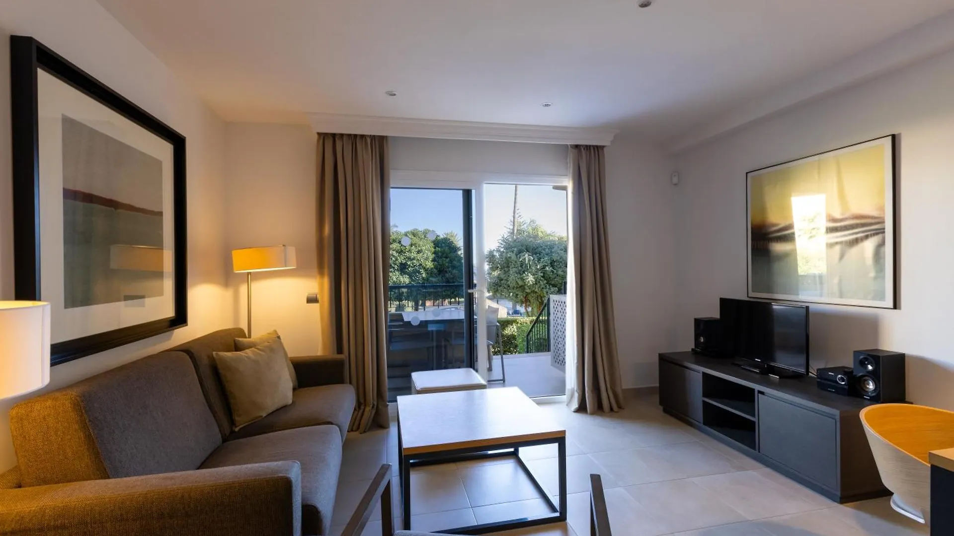 Ramada Hotel & Suites By Wyndham Costa Del Sol 푸엔히롤라 아파트호텔