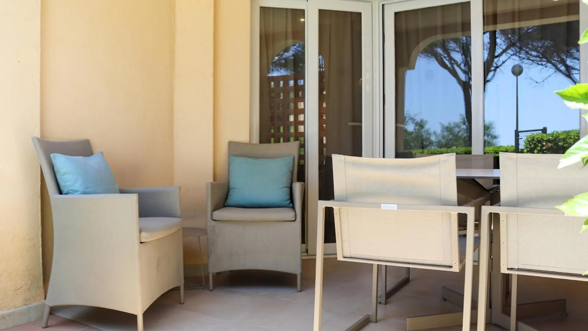 Ramada Hotel & Suites By Wyndham Costa Del Sol 푸엔히롤라