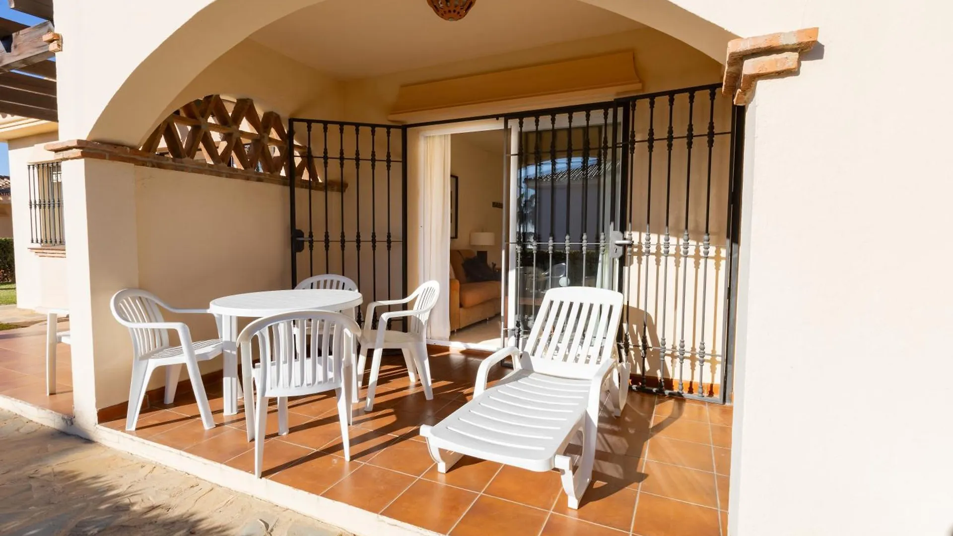 Ramada Hotel & Suites By Wyndham Costa Del Sol 푸엔히롤라