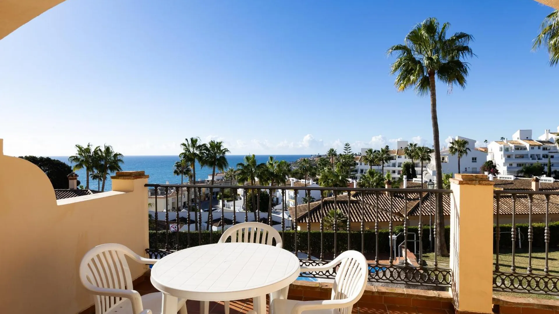 *** Aparthotel Ramada Hotel & Suites By Wyndham Costa Del Sol Fuengirola Spanien