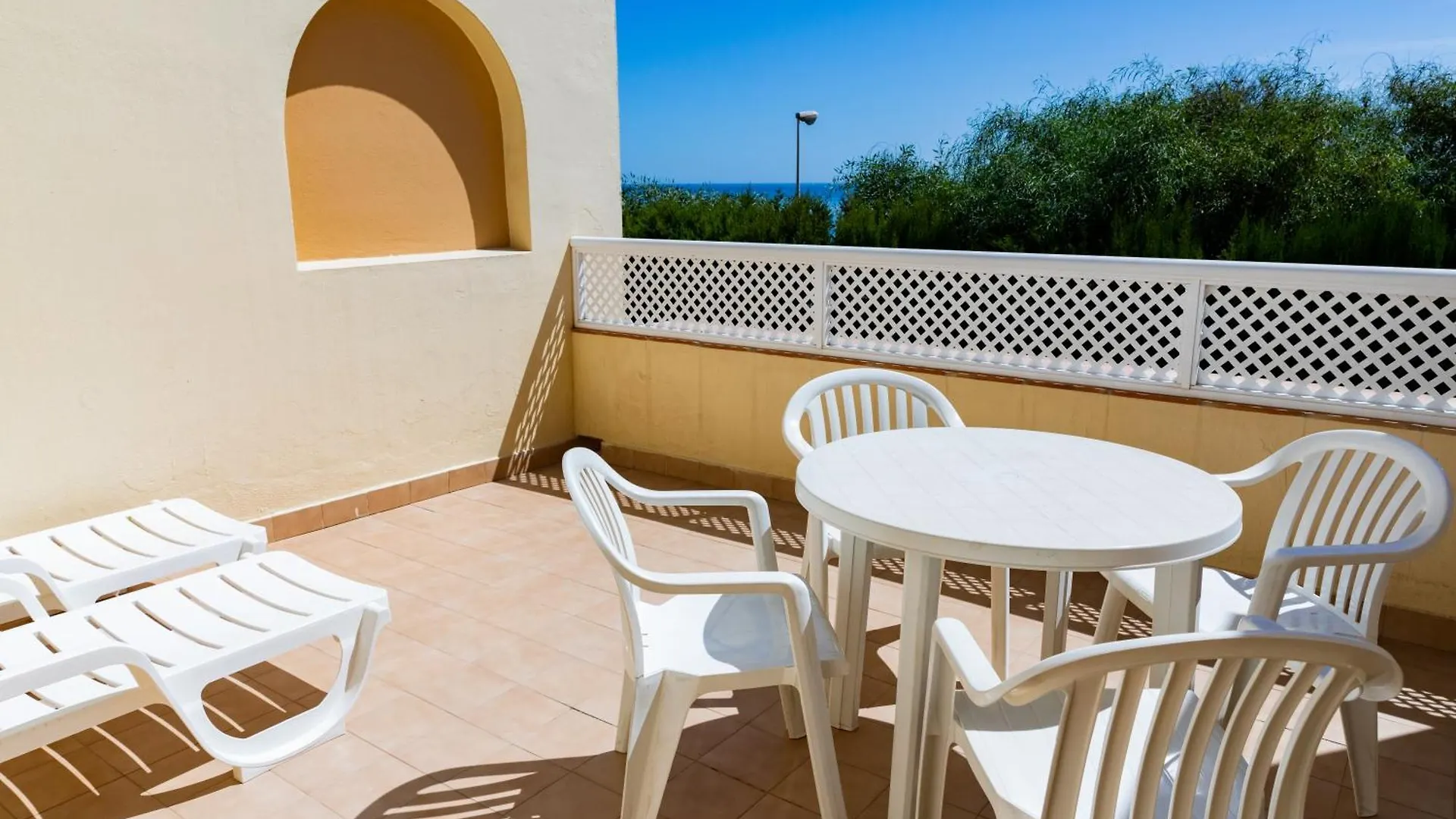 Ramada Hotel & Suites By Wyndham Costa Del Sol Fuengirola Aparthotel