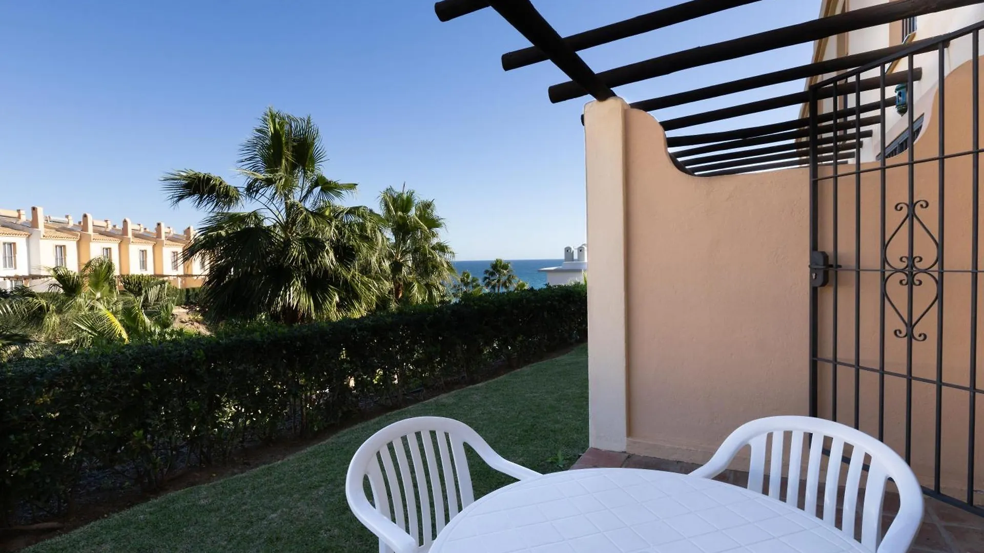*** Hotel apartamentowy Ramada Hotel & Suites By Wyndham Costa Del Sol Fuengirola Hiszpania