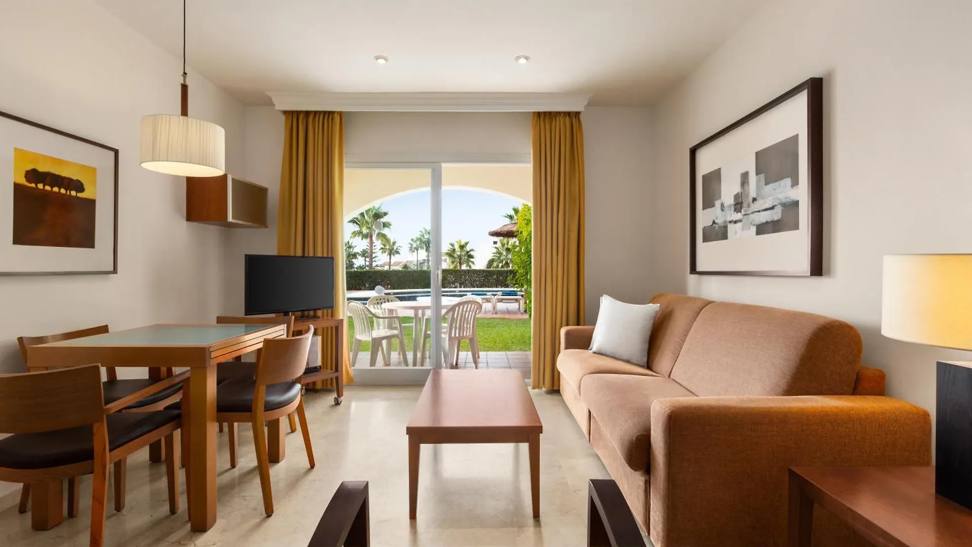 Ramada Hotel & Suites By Wyndham Costa Del Sol Fuengirola Spanien