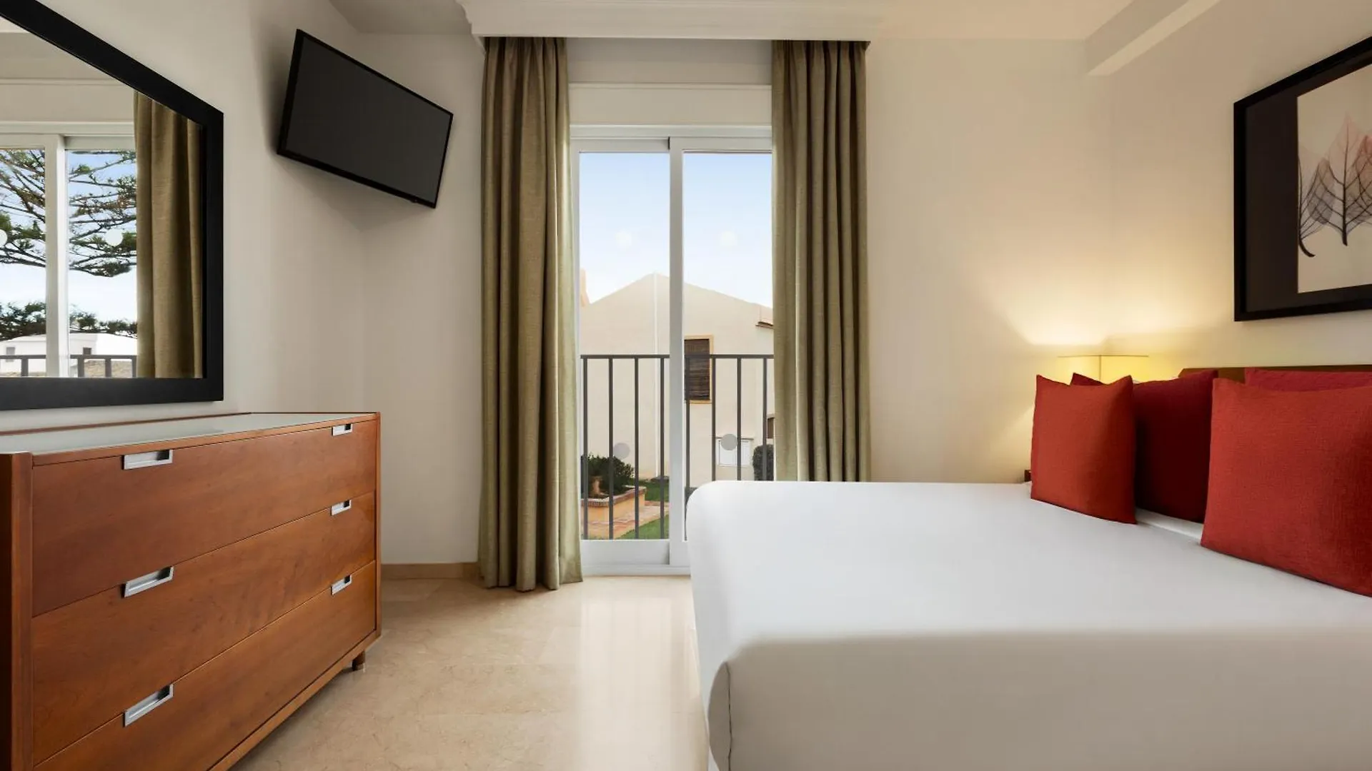 Ramada Hotel & Suites By Wyndham Costa Del Sol Fuengirola Spanien