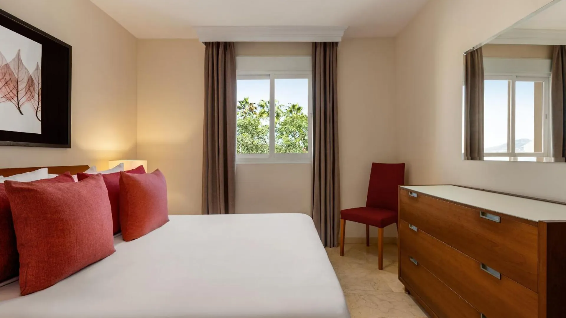 *** Aparthotel Ramada Hotel & Suites By Wyndham Costa Del Sol Fuengirola Spanien